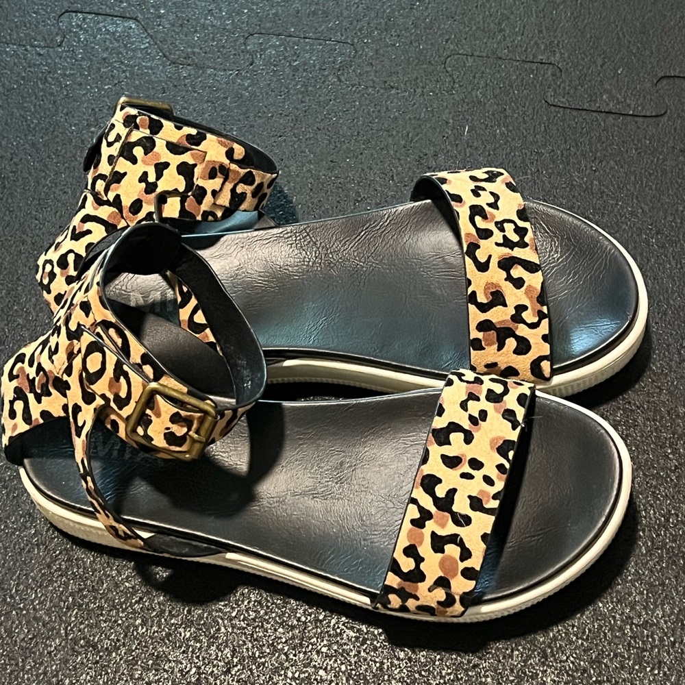 Womens leopard print platform sandals. Great condition worn a few times.